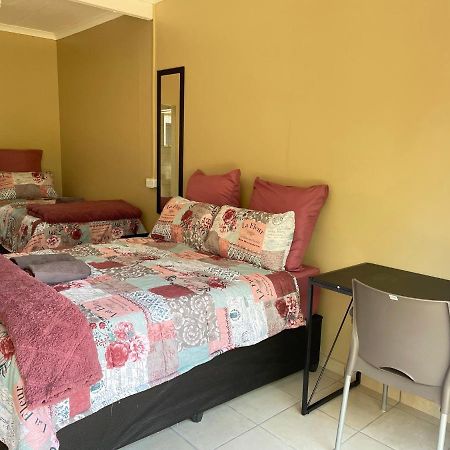 4 On Sirius Hotell Polokwane Eksteriør bilde