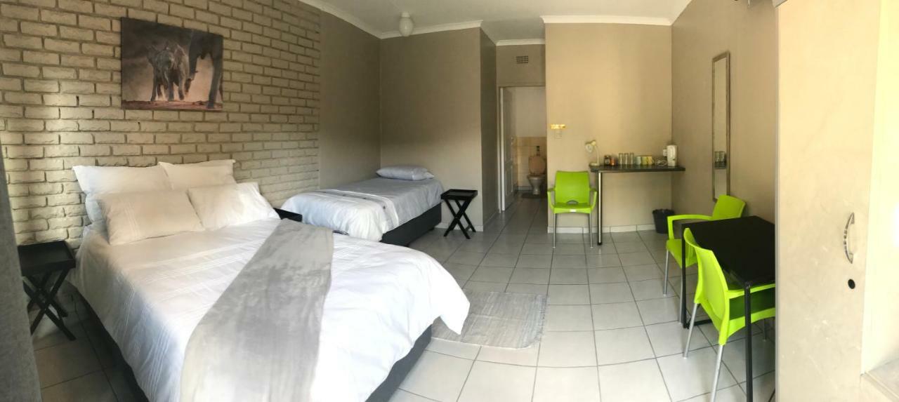 4 On Sirius Hotell Polokwane Eksteriør bilde