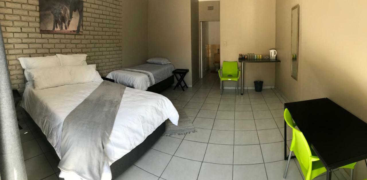 4 On Sirius Hotell Polokwane Eksteriør bilde