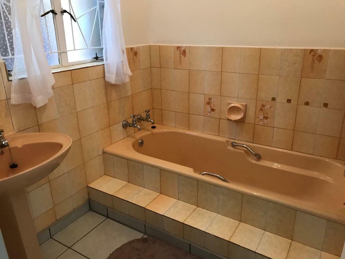 4 On Sirius Hotell Polokwane Eksteriør bilde